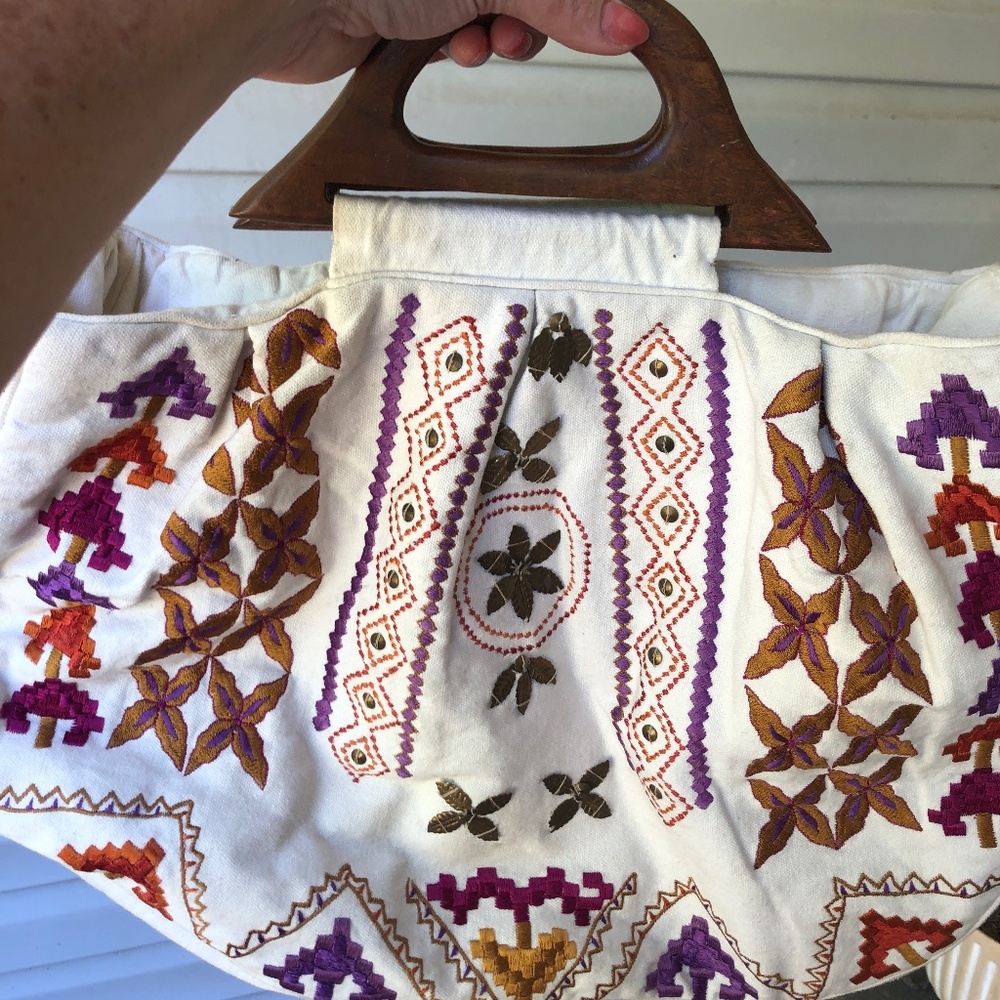 Embroidered handbag with wooden handles